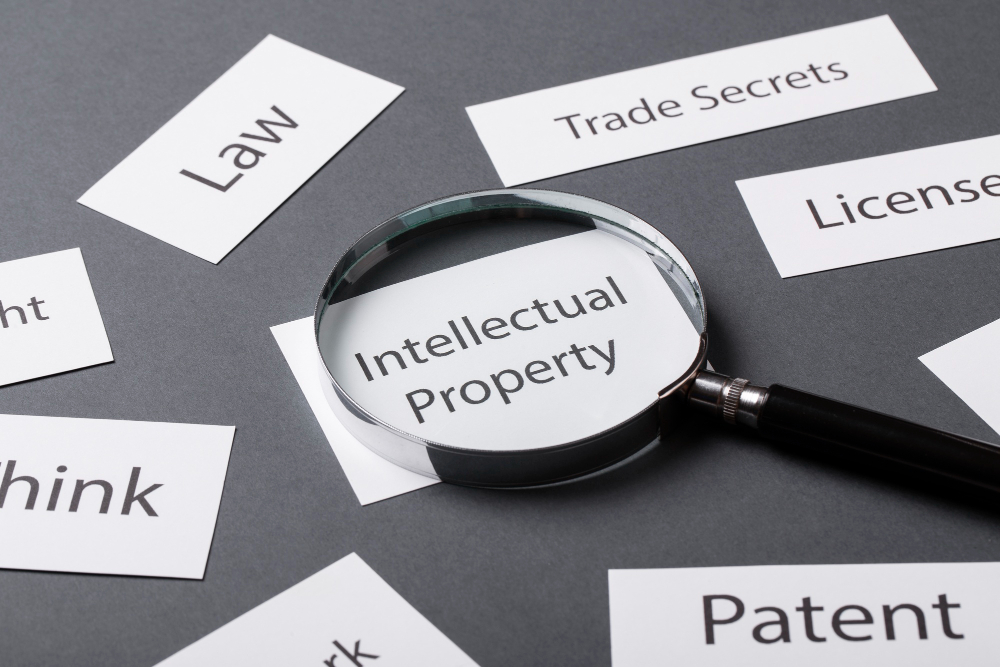 DIFFERENCE BETWEEN TRADEMARK, COPYRIGHT AND PATENT (EXPLAINED EASILY)